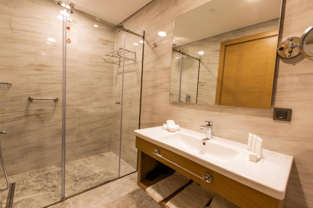 Radisson Hotel Istanbul Harbiye Exterior foto